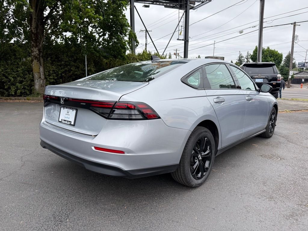Certified Used 2025 Solar Silver Metallic Honda 1.5T SE image 9
