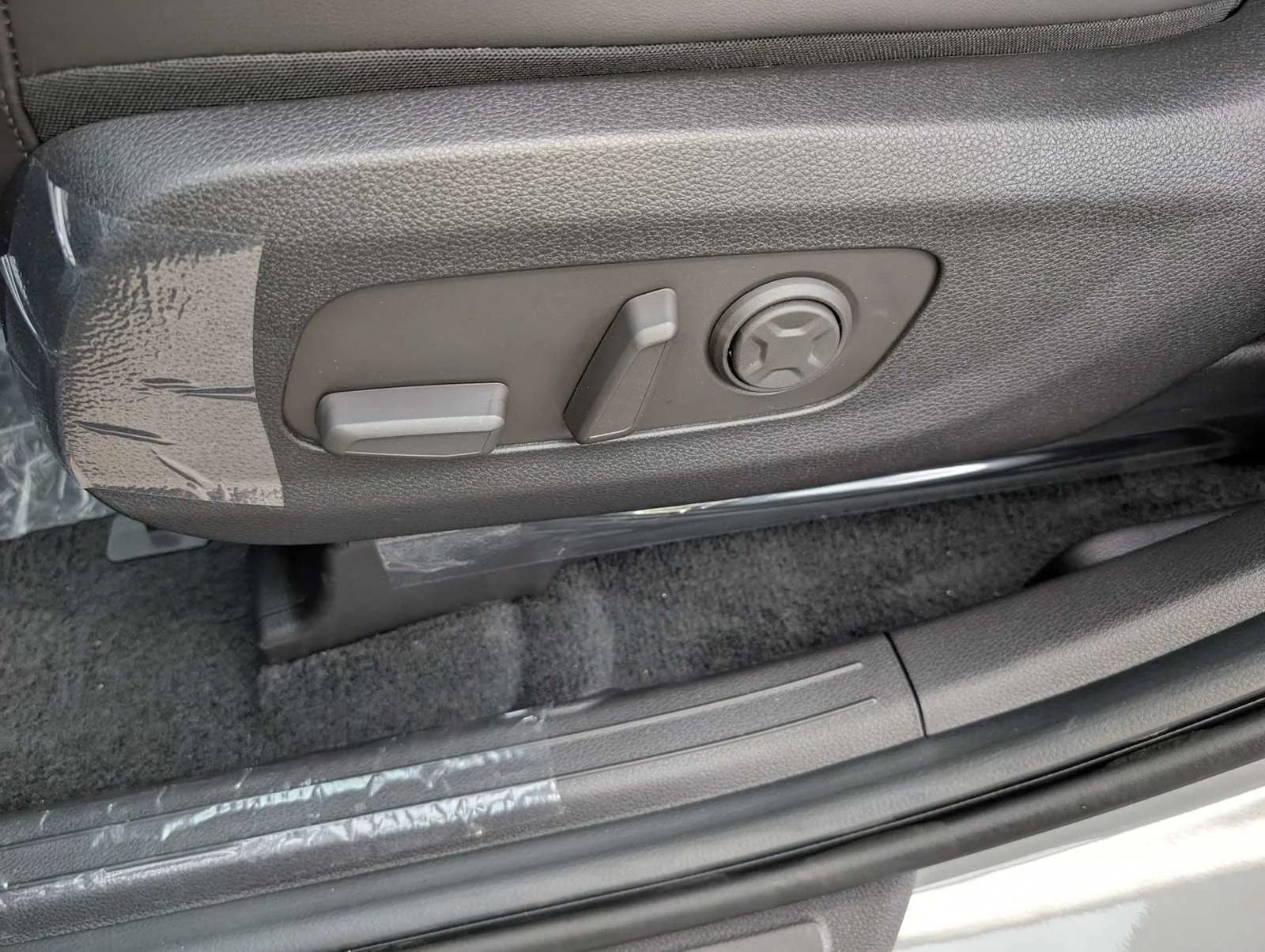 New 2027 Ceramic Silver Kia LXS image 33