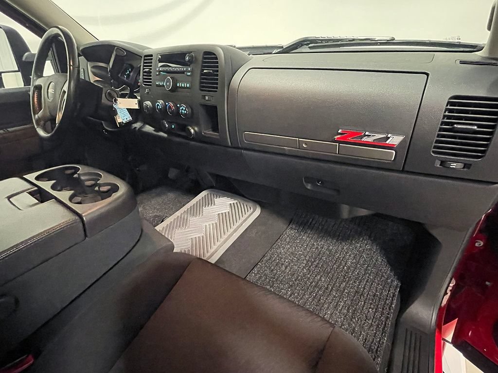 Used 2011 FIRE RED GMC SLE image 44