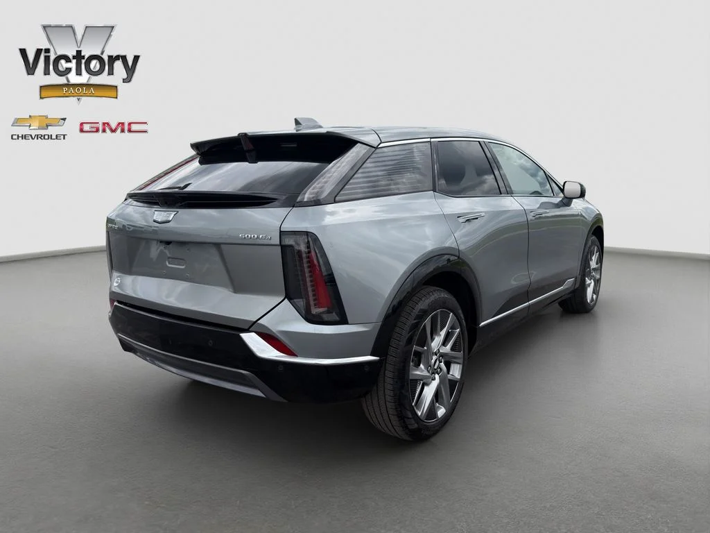 Used 2025 Silver Cadillac Luxury image 6