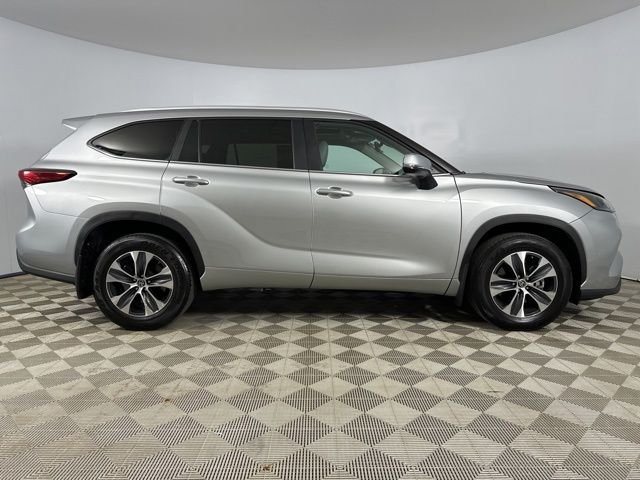 Used 2023 Silver Toyota XLE image 13