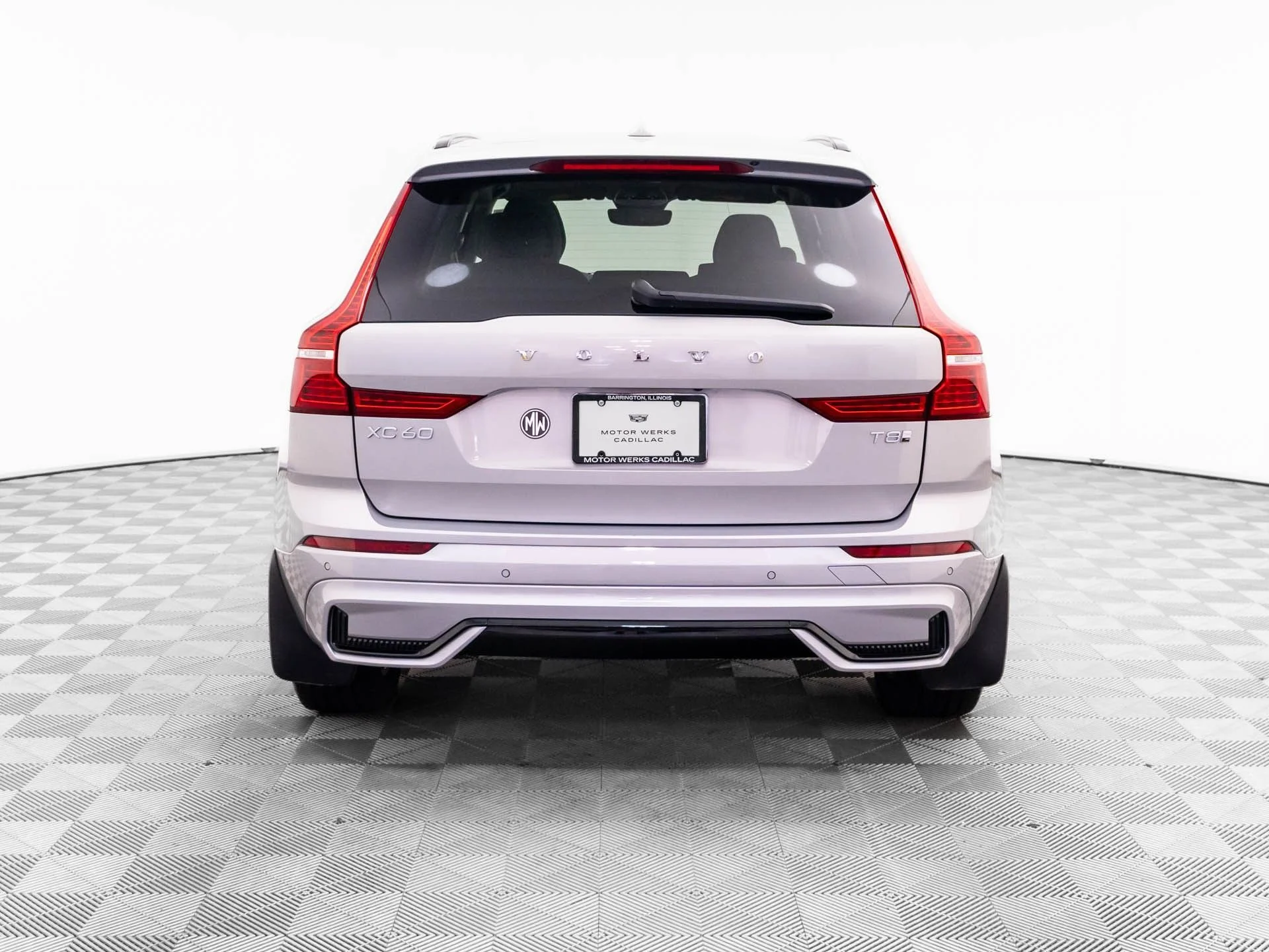 Used 2025 Silver Volvo T8 Plus image 4