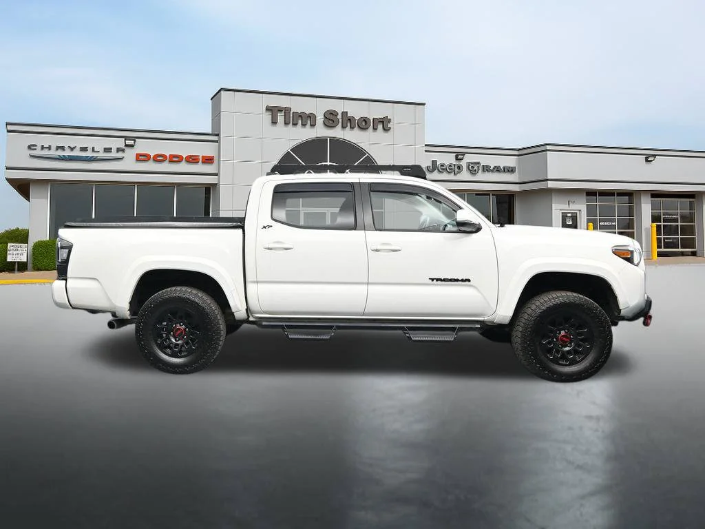 Used 2022 White Toyota SR5 image 6