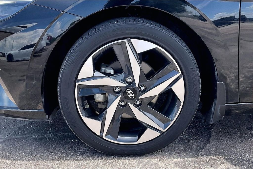 Used 2022 Black Hyundai SEL image 33