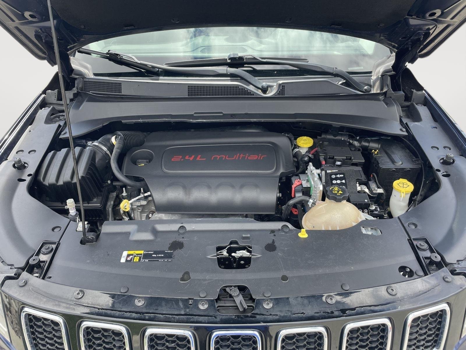 Used 2018 Jazz Blue Pearlcoat Jeep Latitude image 7