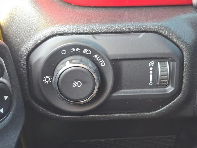 Used 2023  Jeep Rubicon image 30