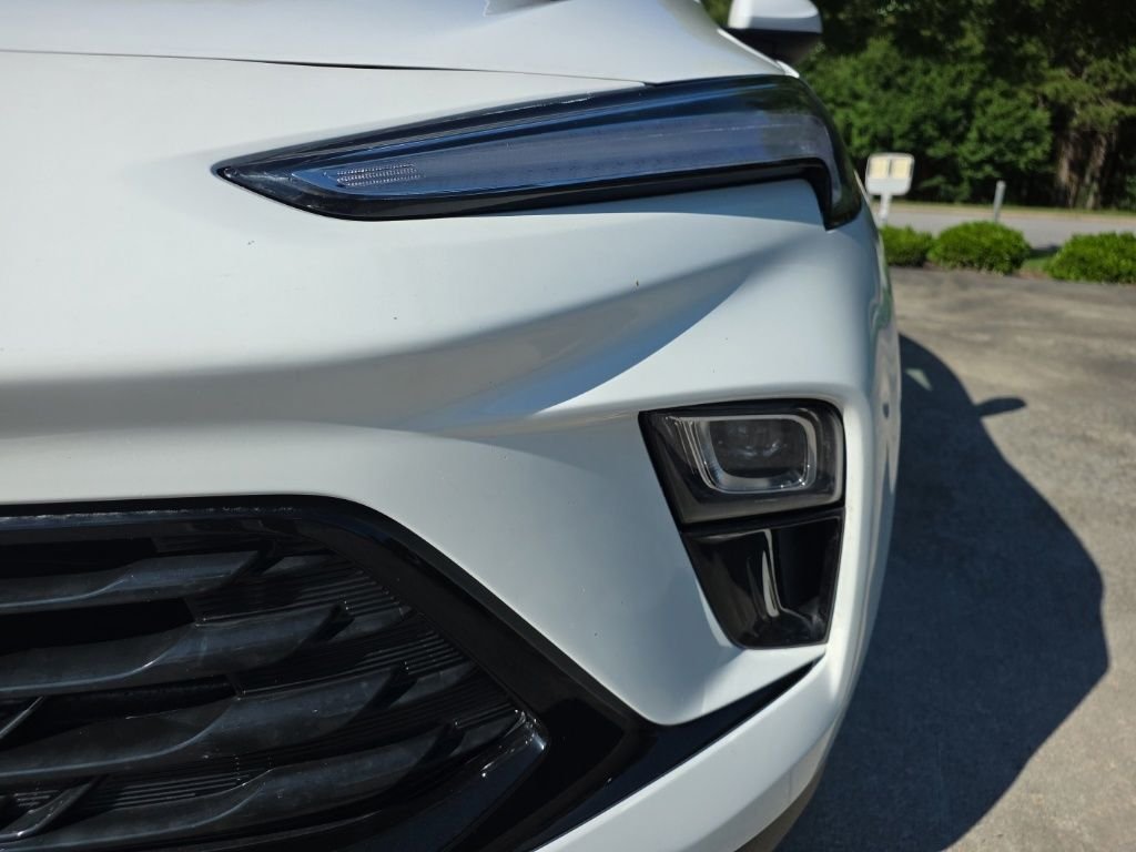 Used 2025 White Buick Preferred image 6