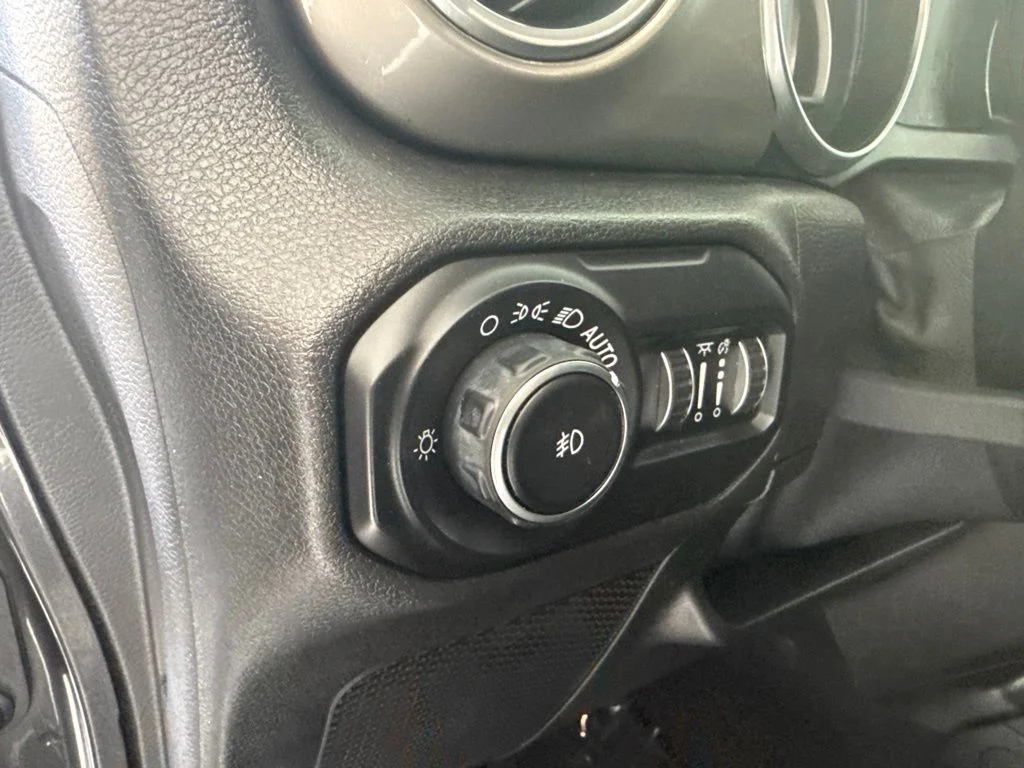 Used 2020 Gray Jeep Unlimited Sahara image 21