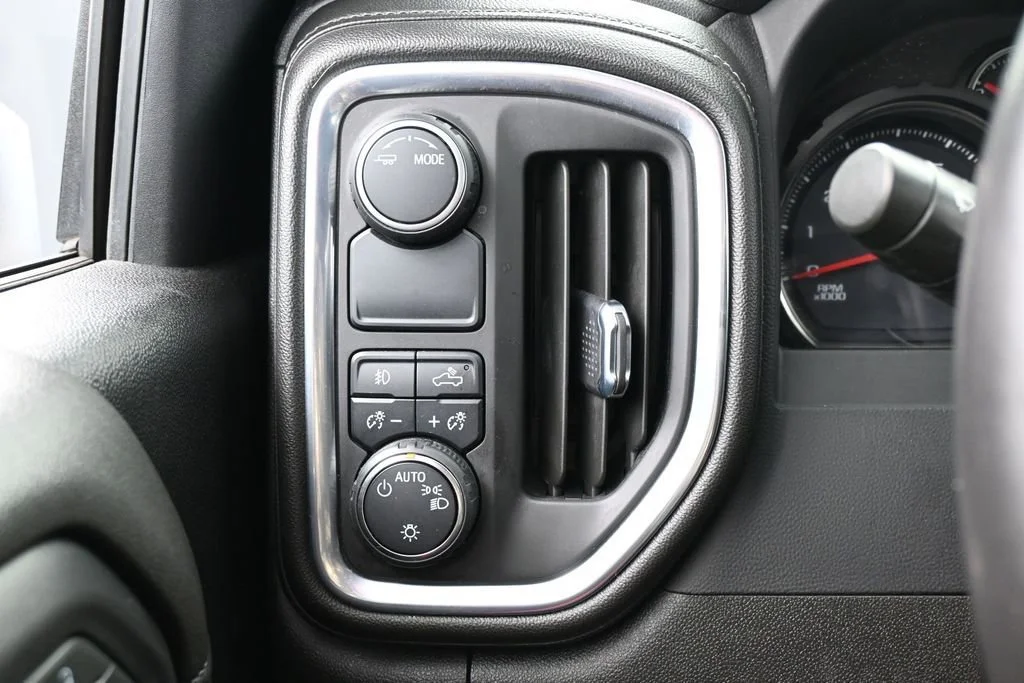 Used 2022 Summit White Chevrolet LT image 17
