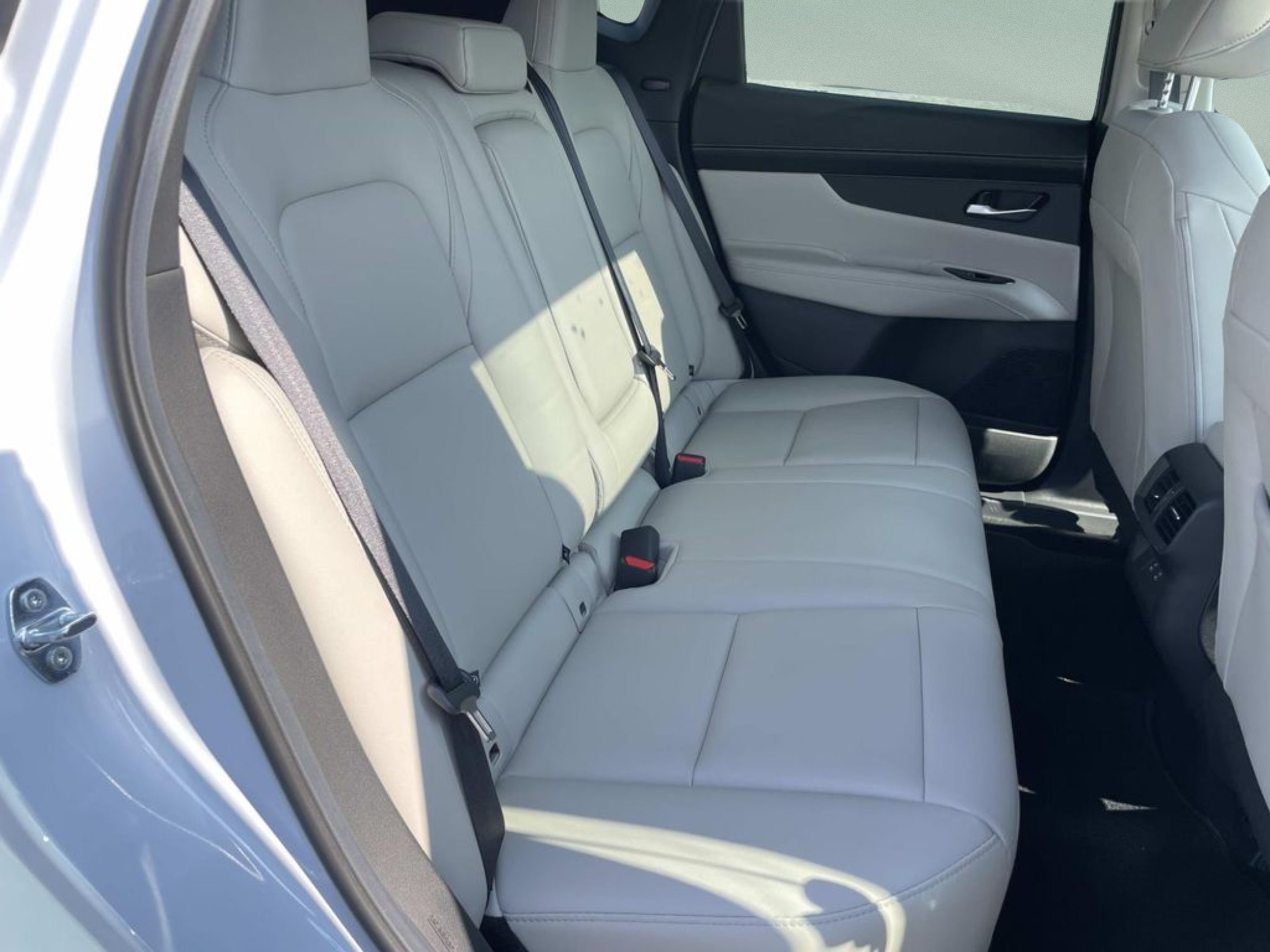 Used 2025 White Nissan SL image 16