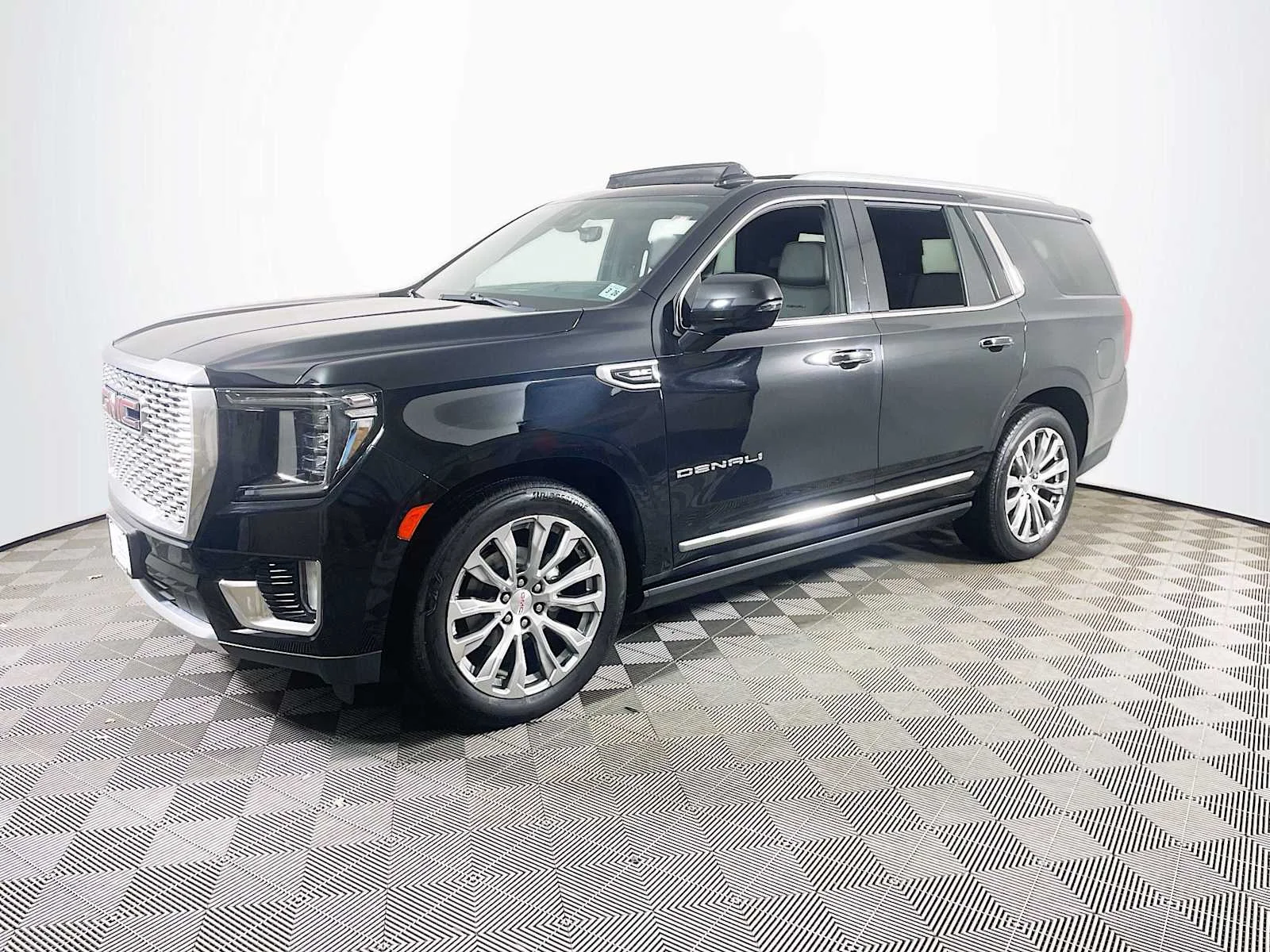2021 GMC Yukon 4WD Denali's photo