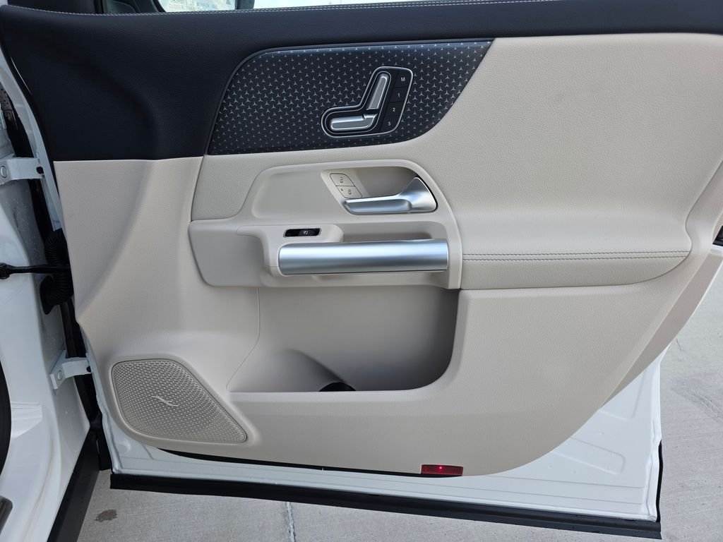 New 2026 Polar White Mercedes-Benz GLA 250 image 18