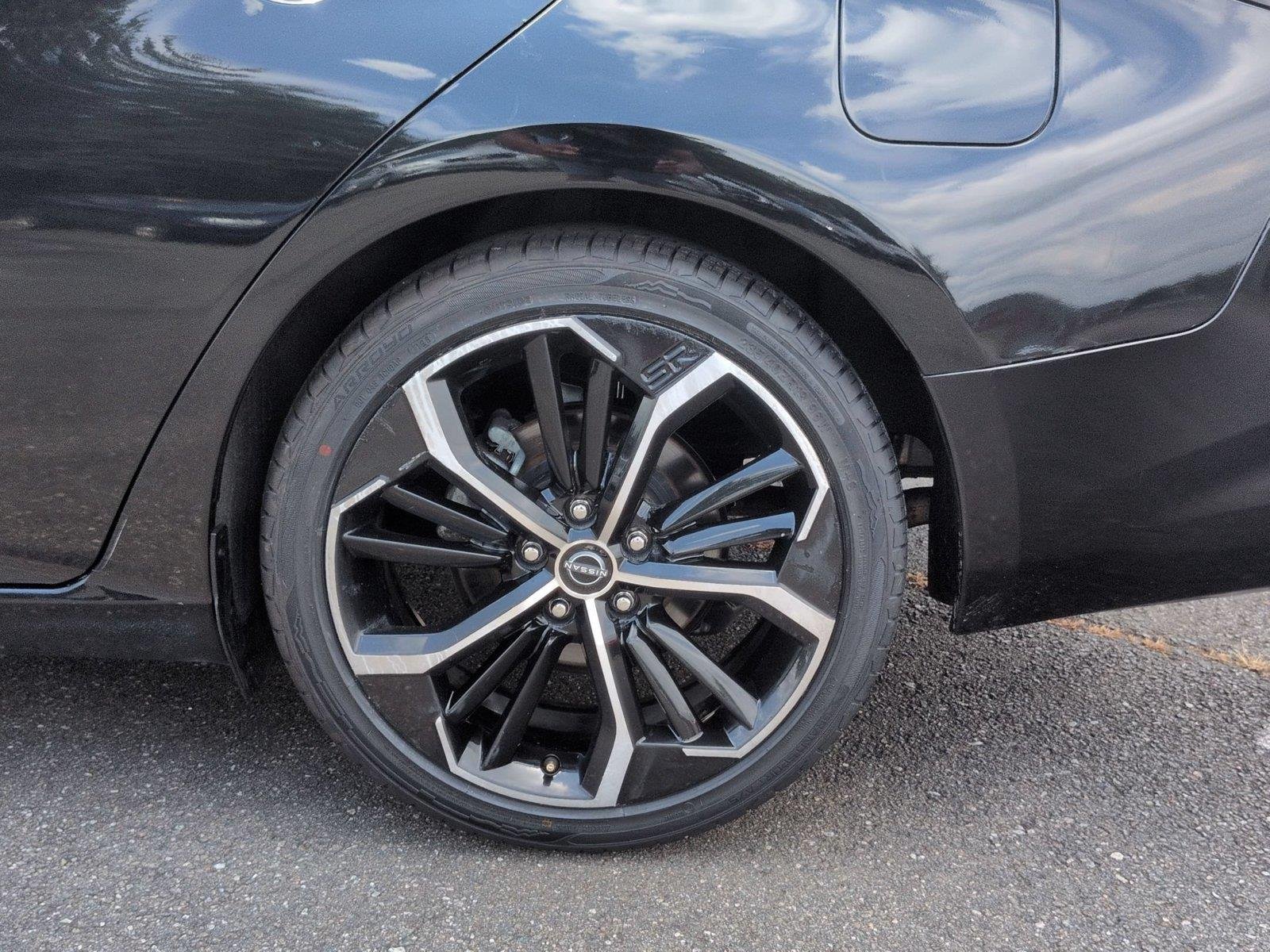 Used 2024 Super Black Nissan 2.5 SR image 11