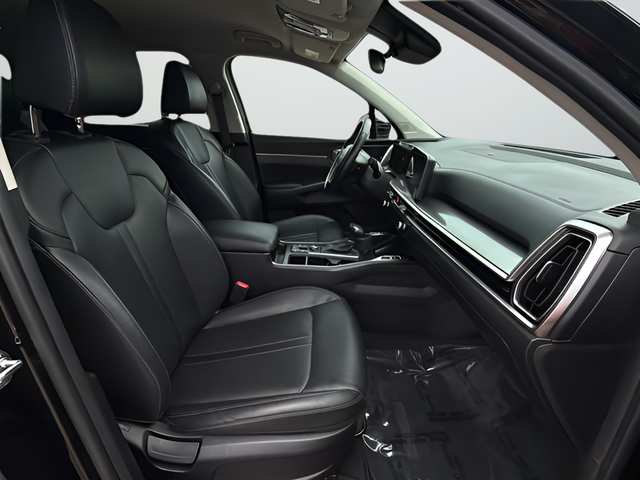 Used 2024 Black Kia S image 16