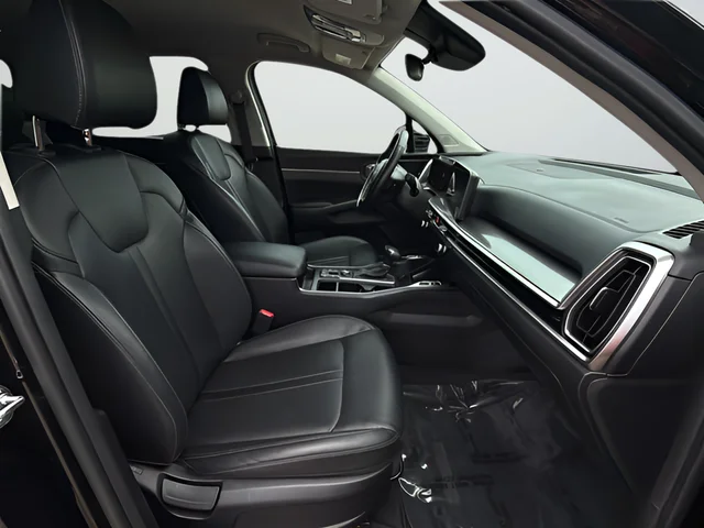 Used 2024 Black Kia S image 16