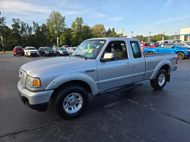 Used 2010 Silver Ford XLT image 3