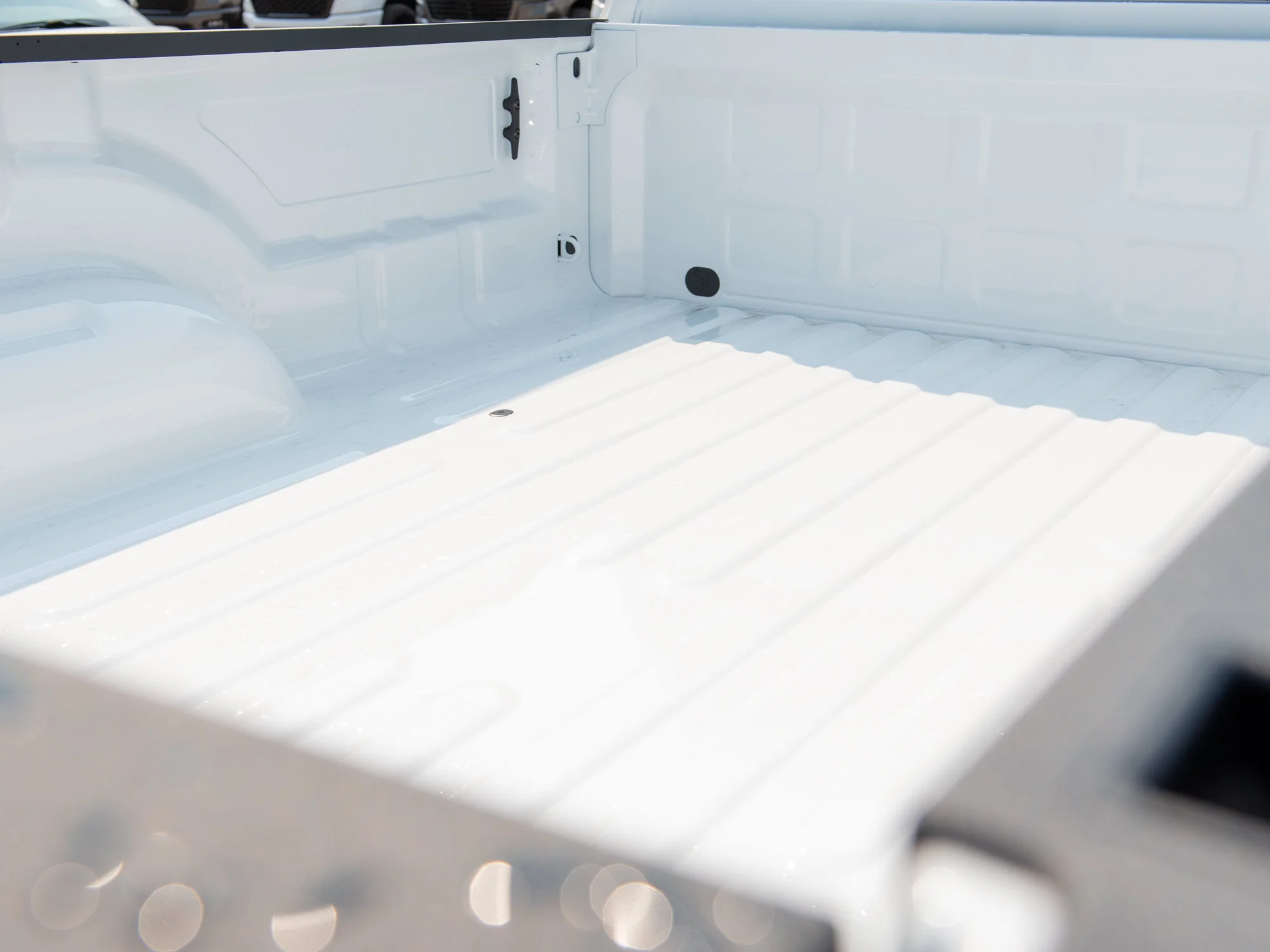 New 2027 White RAM Big Horn* Crew Cab 4x4, 8