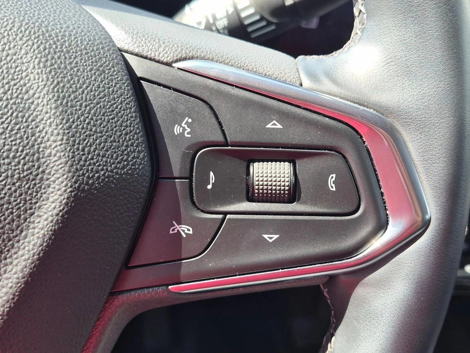 Used 2025 Summit White Chevrolet ACTIV image 15