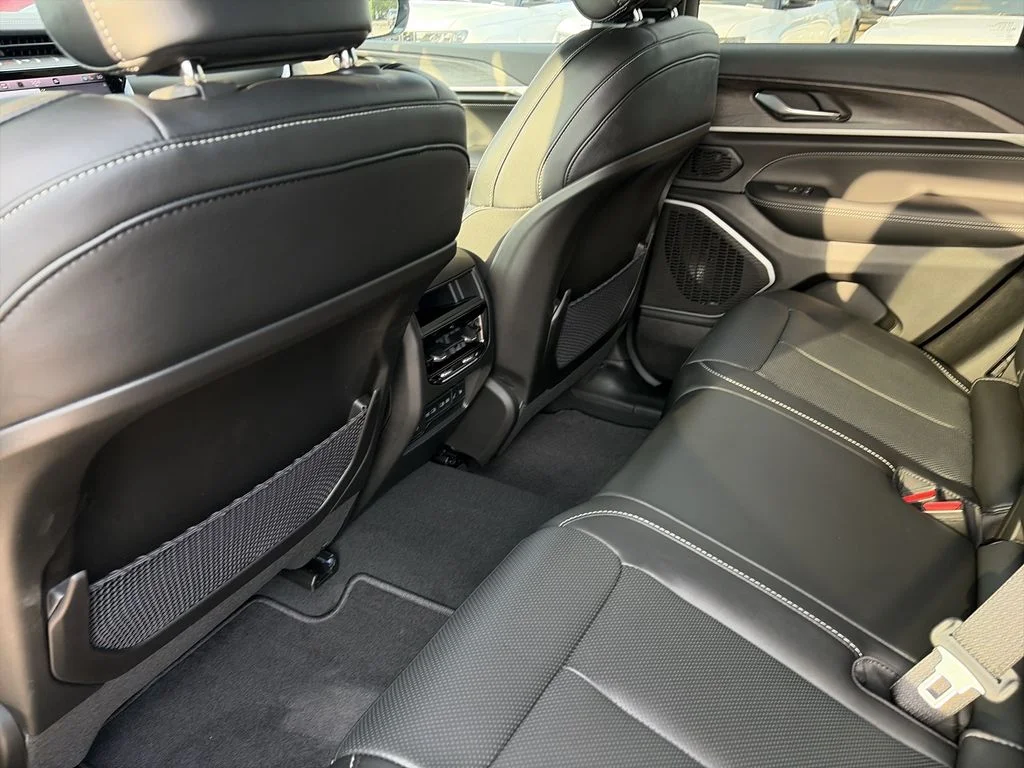 New 2026 Baltic Gray Metallic Clear-Coat Exterior Paint Jeep Limited Reserve image 29