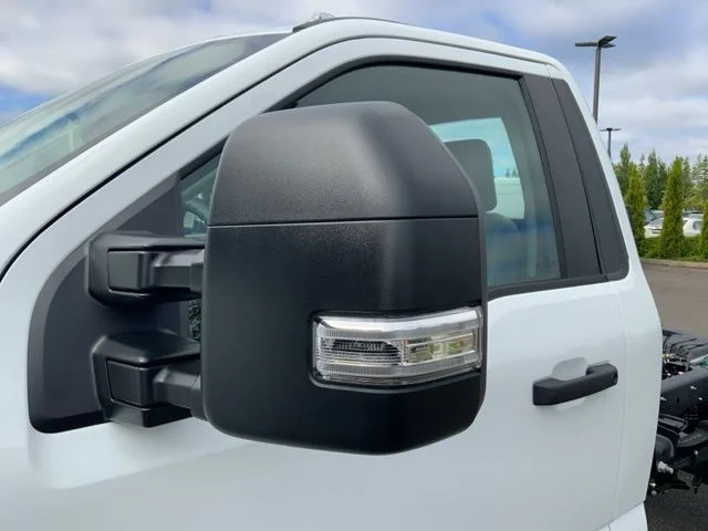 2025 Ford F-350 Super Duty Chassis Cab XLT - Photo 7