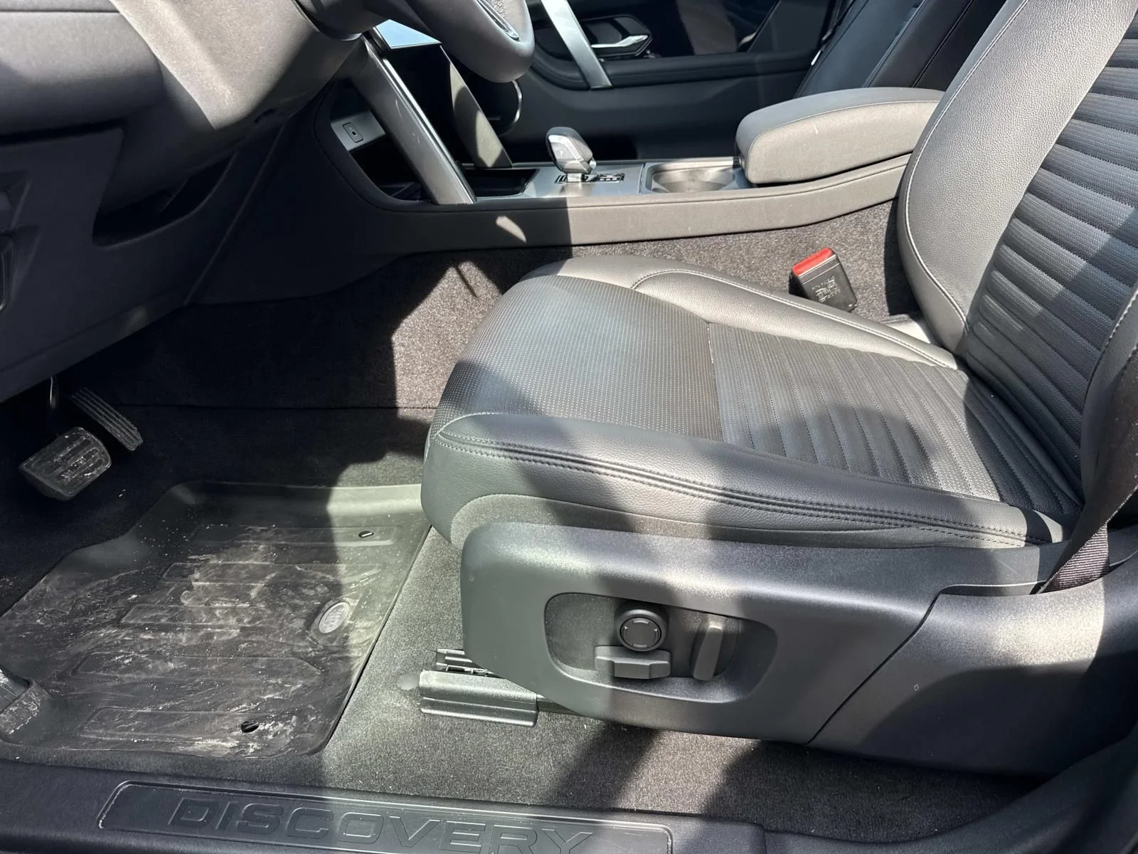 Certified Used 2025 Black Land Rover S image 17