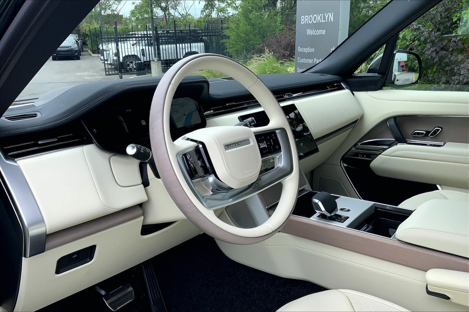 New 2026 British Racing Green Land Rover SE 7 Seats image 8