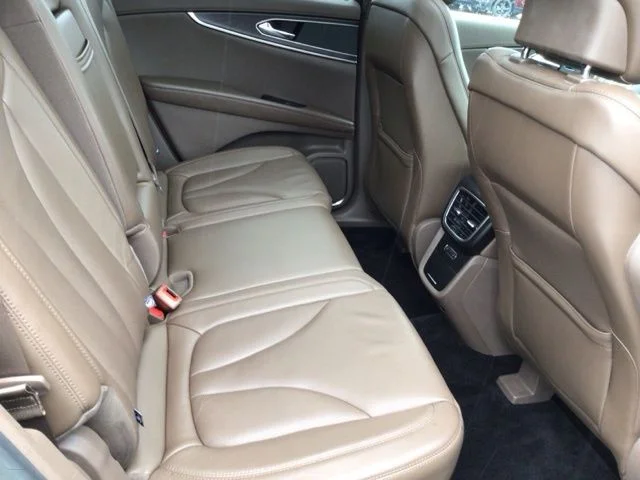 Used 2016 Platinum Dune Metallic Lincoln Reserve image 22