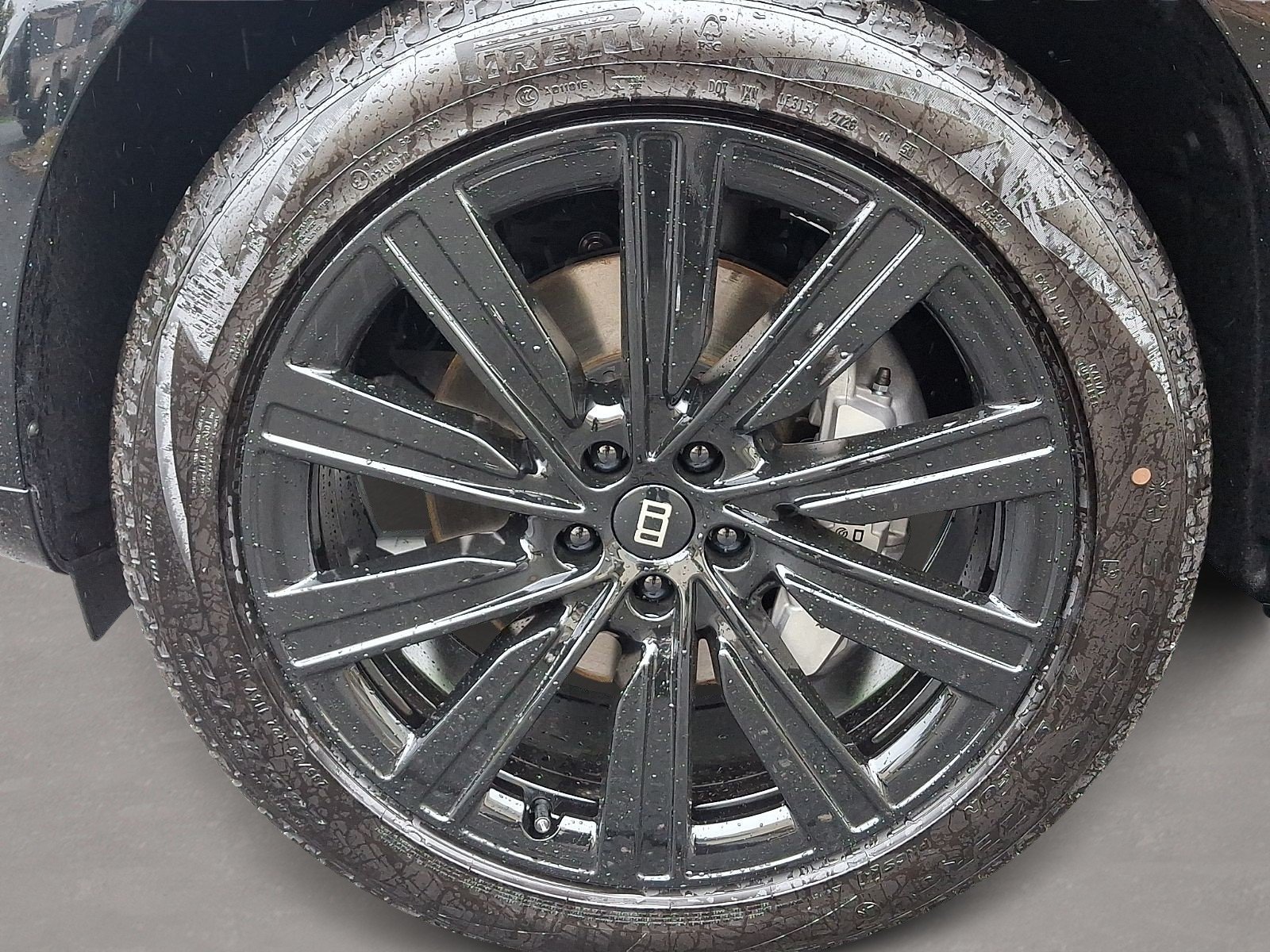 New 2027 Santorini Black Land Rover  image 5