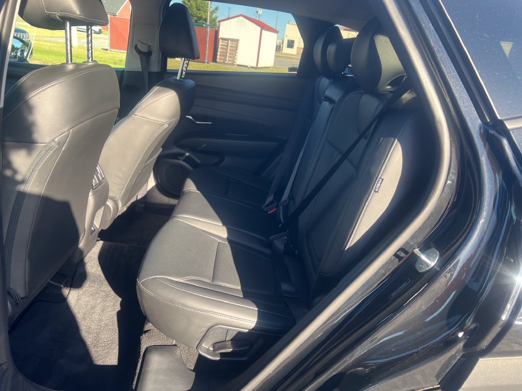 Used 2025 Black Hyundai SEL Convenience image 24