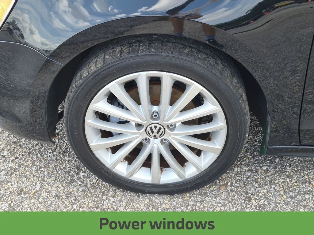 Used 2013 Black Volkswagen SEL image 12
