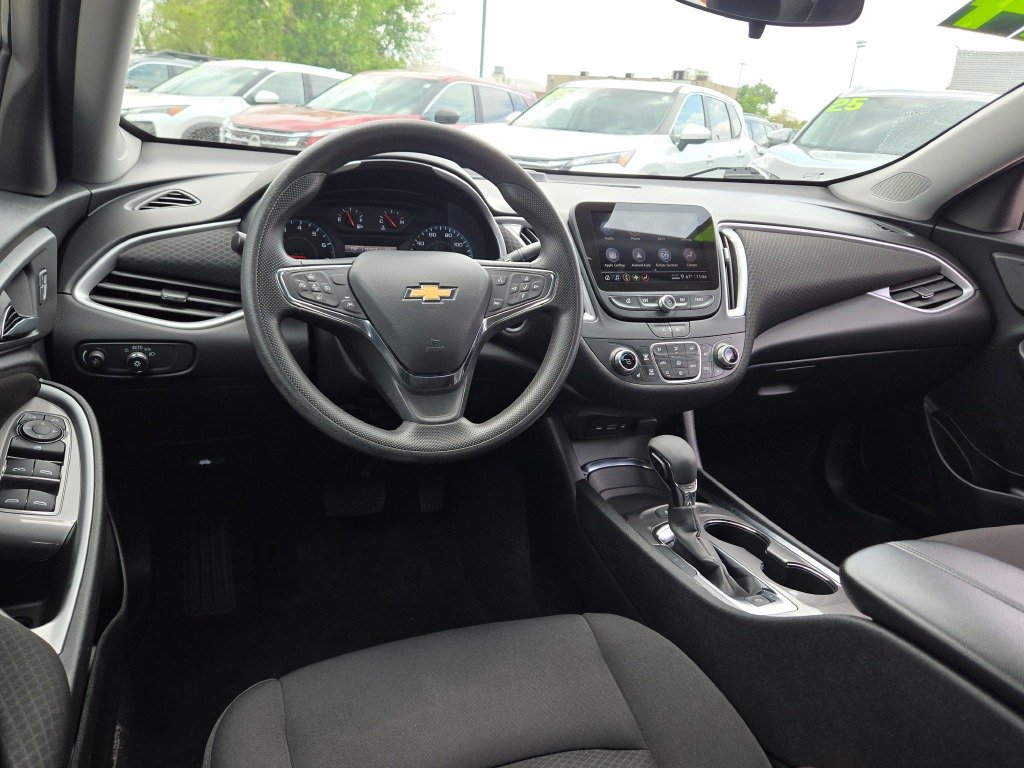 Used 2024 Gray Chevrolet LT image 17