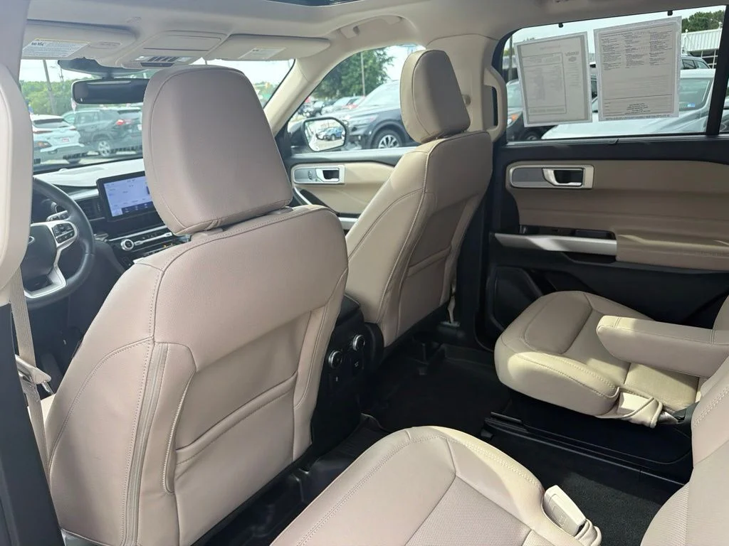 Used 2023 White Ford Limited image 28