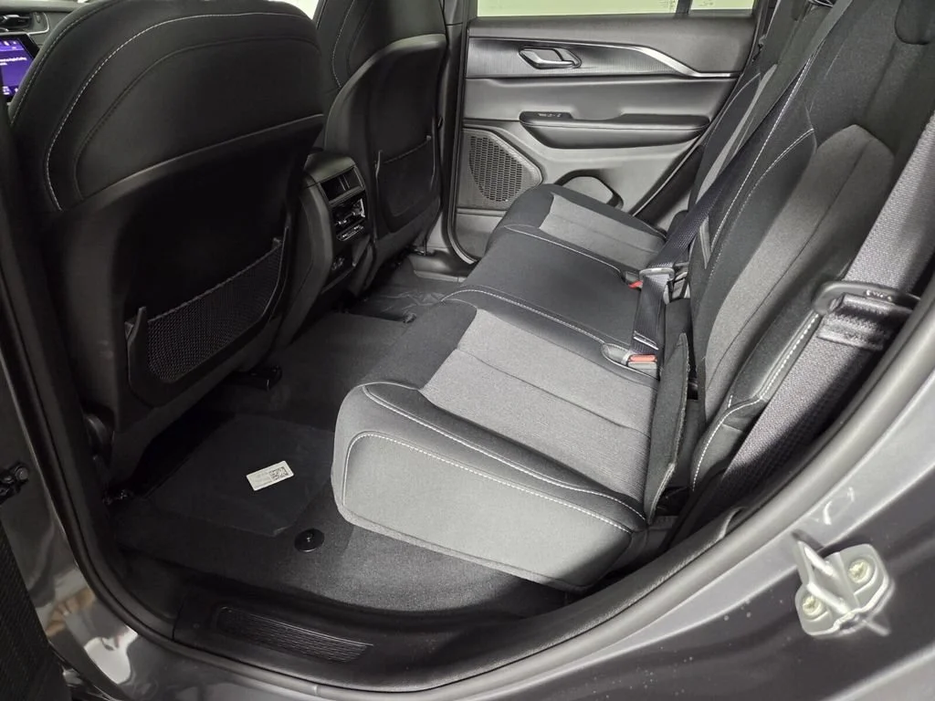 New 2026 Baltic Gray Metallic Clear-Coat Exterior Paint Jeep Laredo image 23