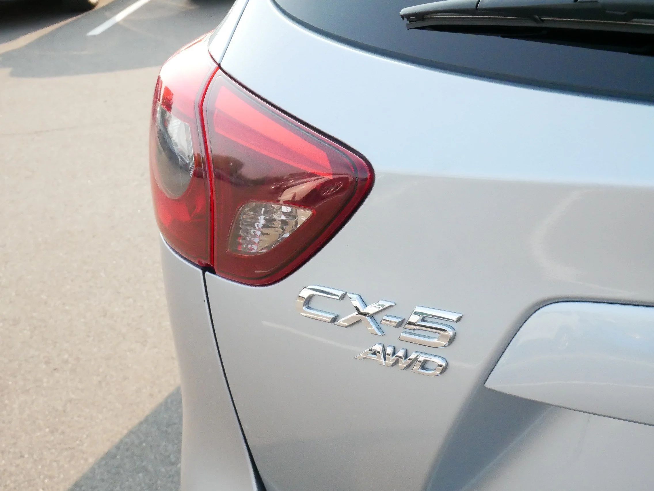 Used 2016 Sonic Silver Metallic Mazda Grand Touring image 17
