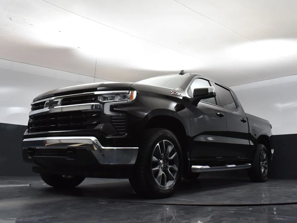 Used 2025 Black Chevrolet LT image 34
