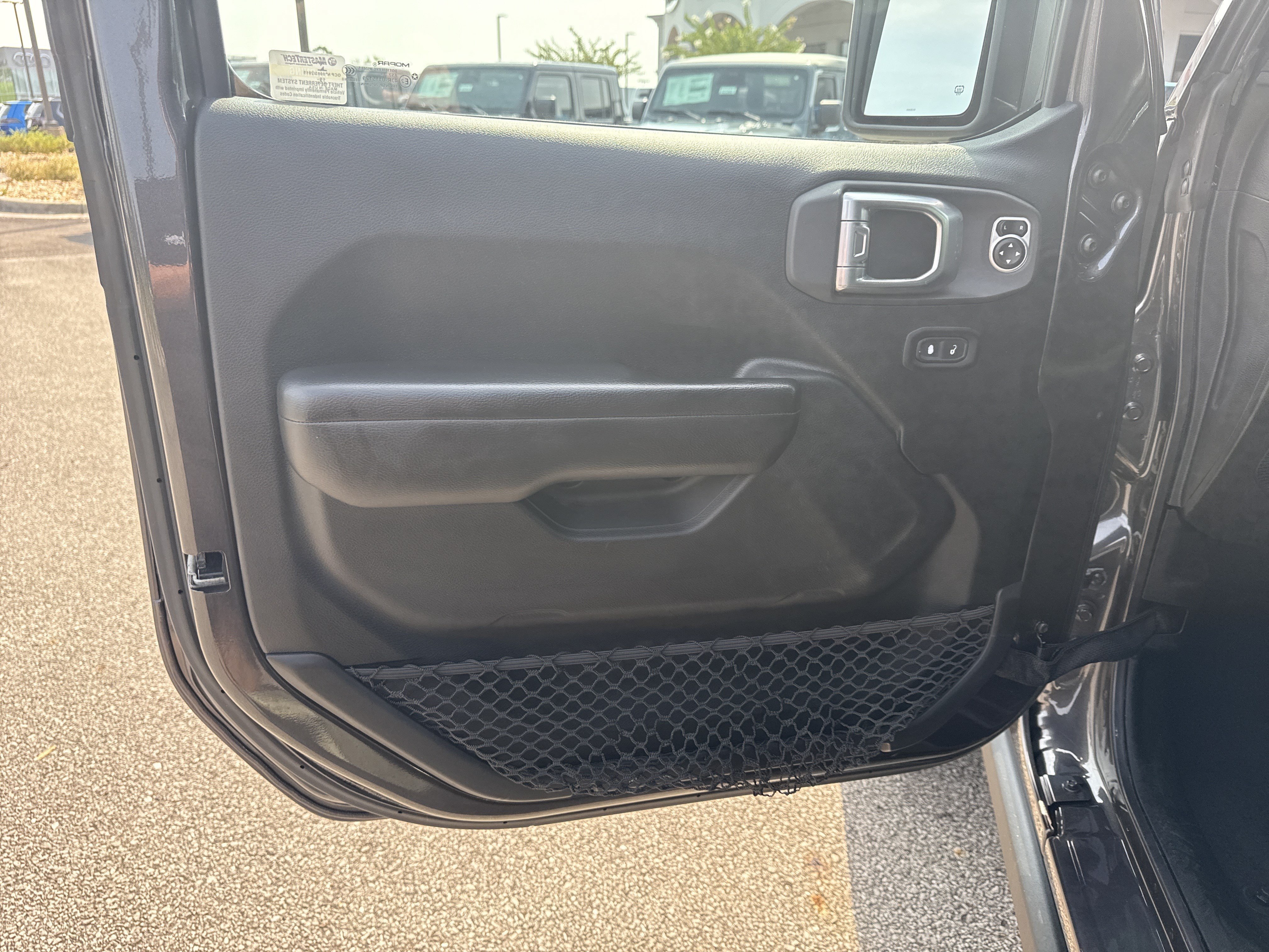 Used 2020 Granite Crystal Metallic Clearcoat Jeep Willys image 10