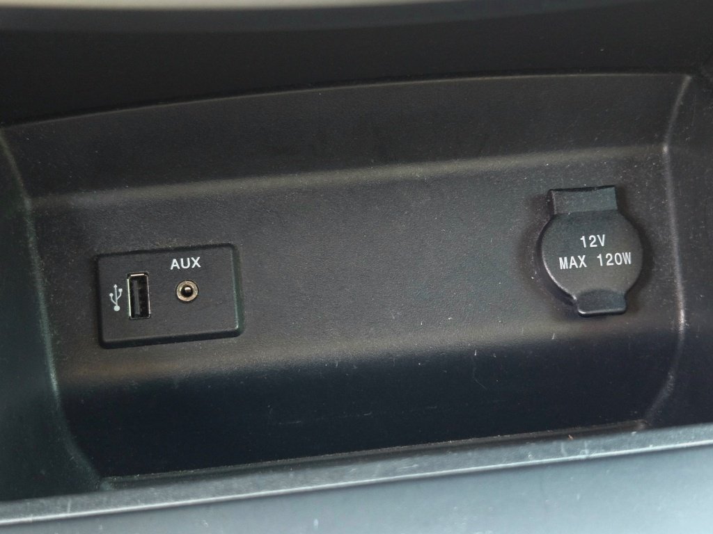 Used 2016 White Nissan 2.5 SV image 27