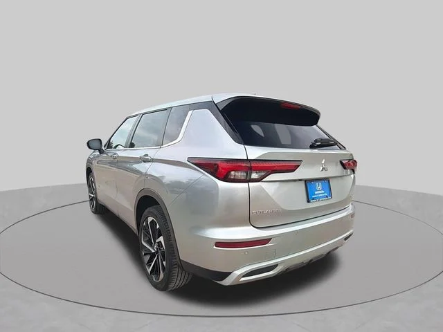 Used 2024 Silver Mitsubishi SE image 4