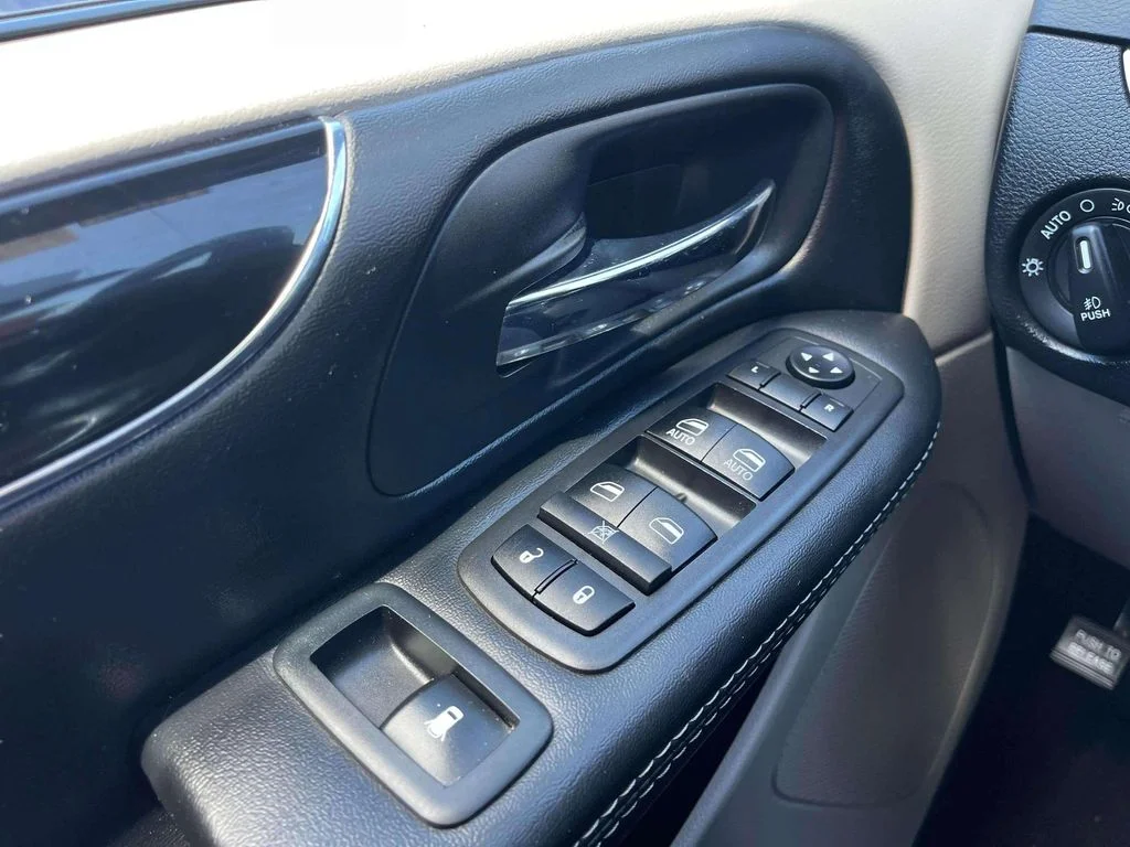 Used 2019 Octane Red Pearlcoat Dodge SXT image 20