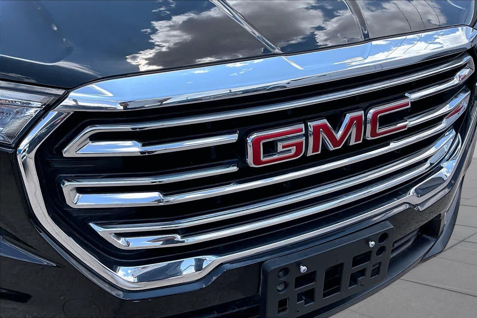 Used 2022 Ebony Twilight Metallic GMC SLT image 29