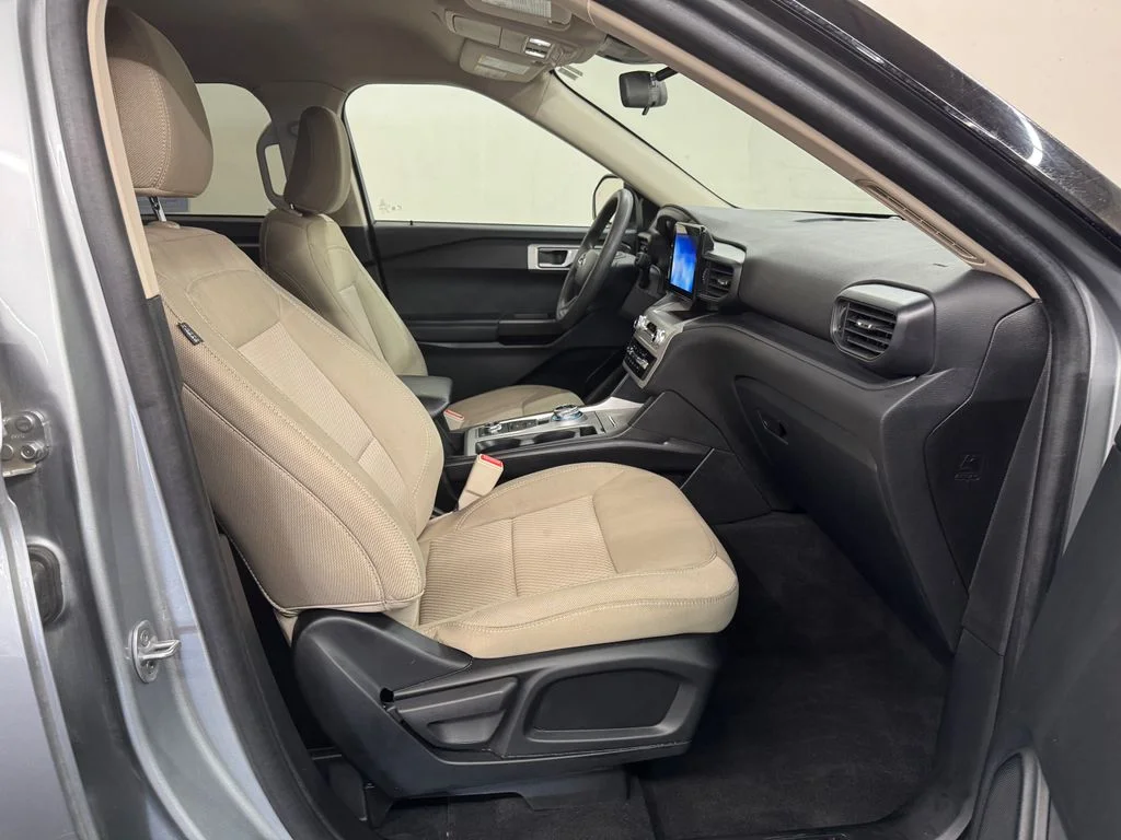 Used 2023 Silver Ford Base image 30