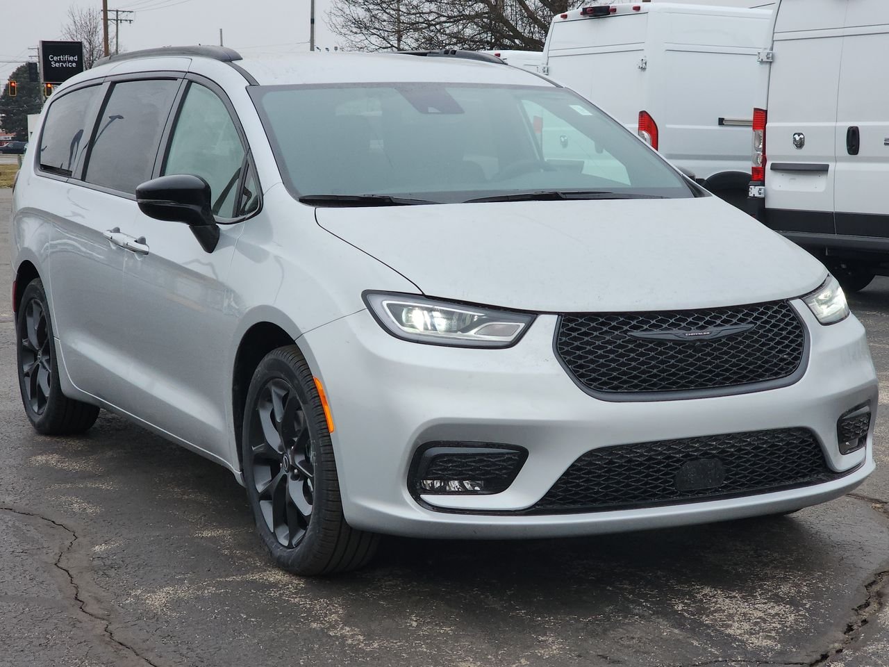 2026 Chrysler Pacifica Select