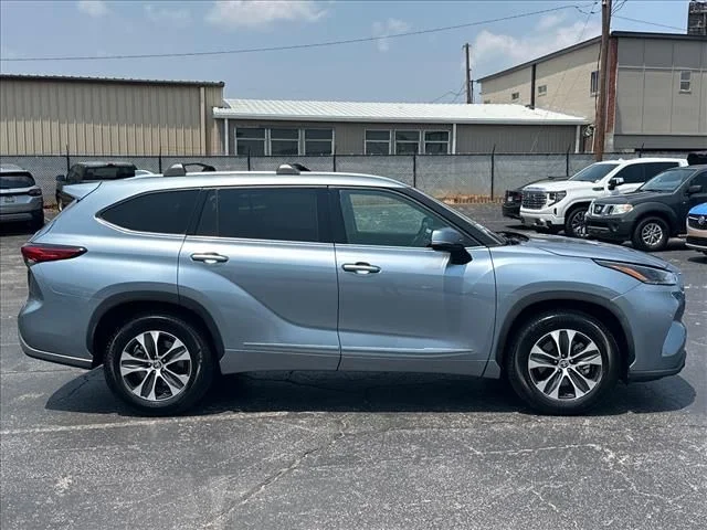 2021 Toyota Highlander XLE - Photo 14