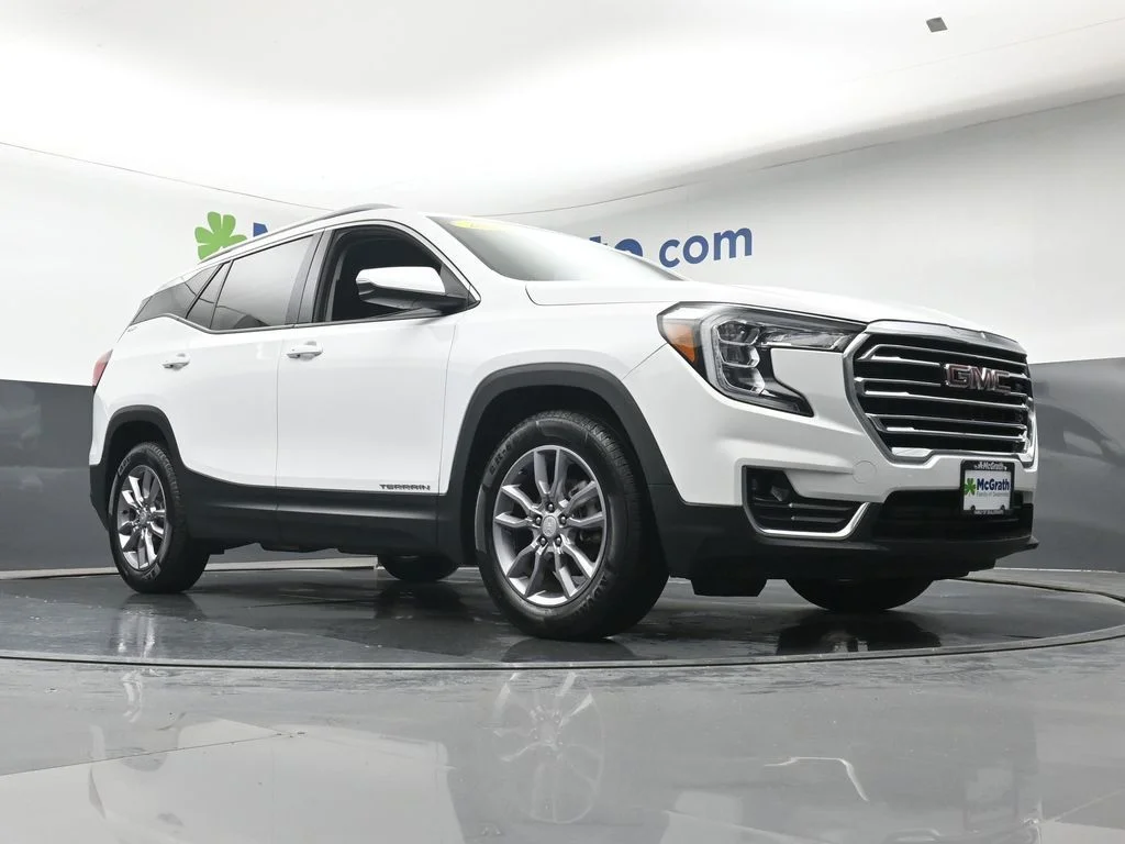 Used 2023 White GMC SLT image 27