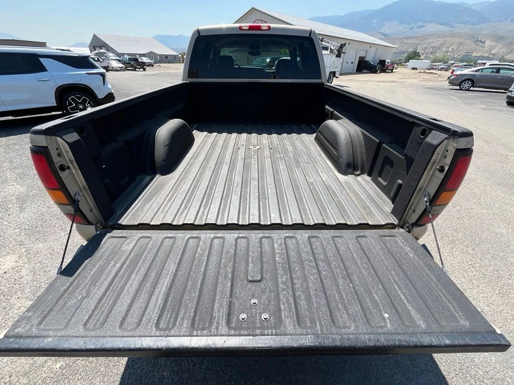 Used 2005 Beige GMC SLT image 17