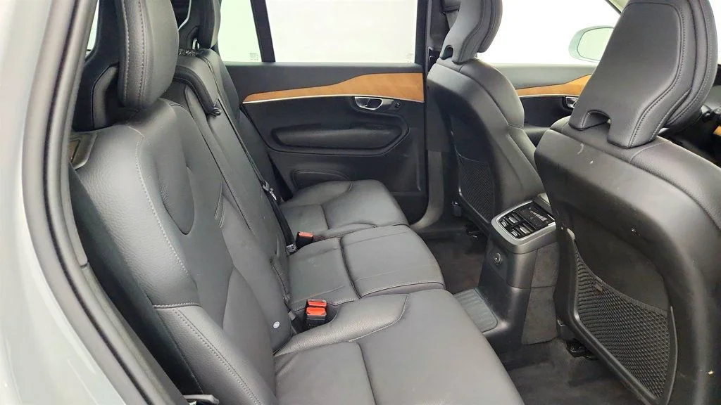 Used 2025 Silver Dawn Metallic Volvo T8 AWD Plus 7-Seater image 21