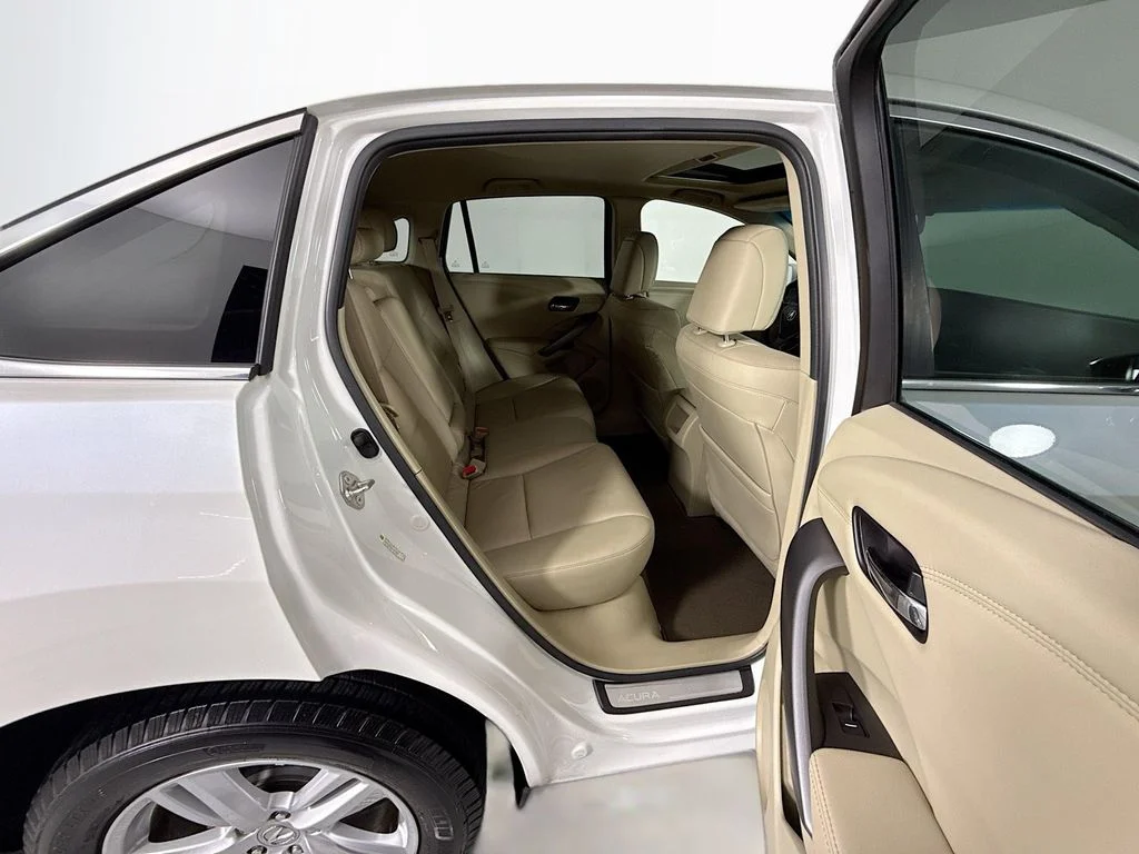 Used 2014 White Diamond Pearl Acura Technology Package image 28