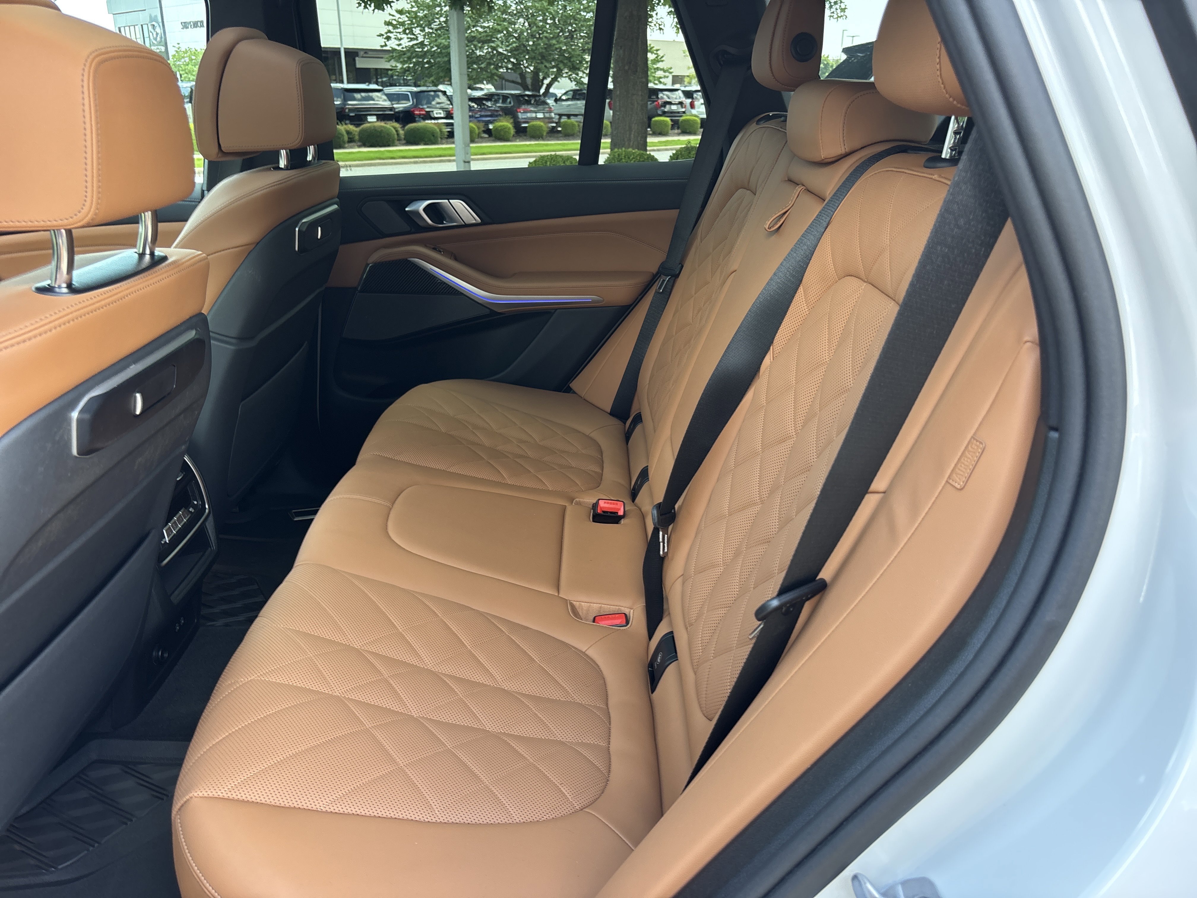 Used 2025 Mineral White Metallic BMW M60i image 16