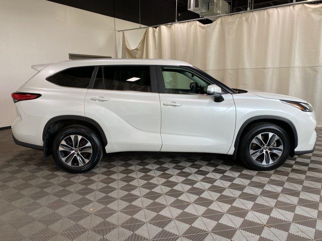 Used 2023 Pearl Toyota XLE image 7