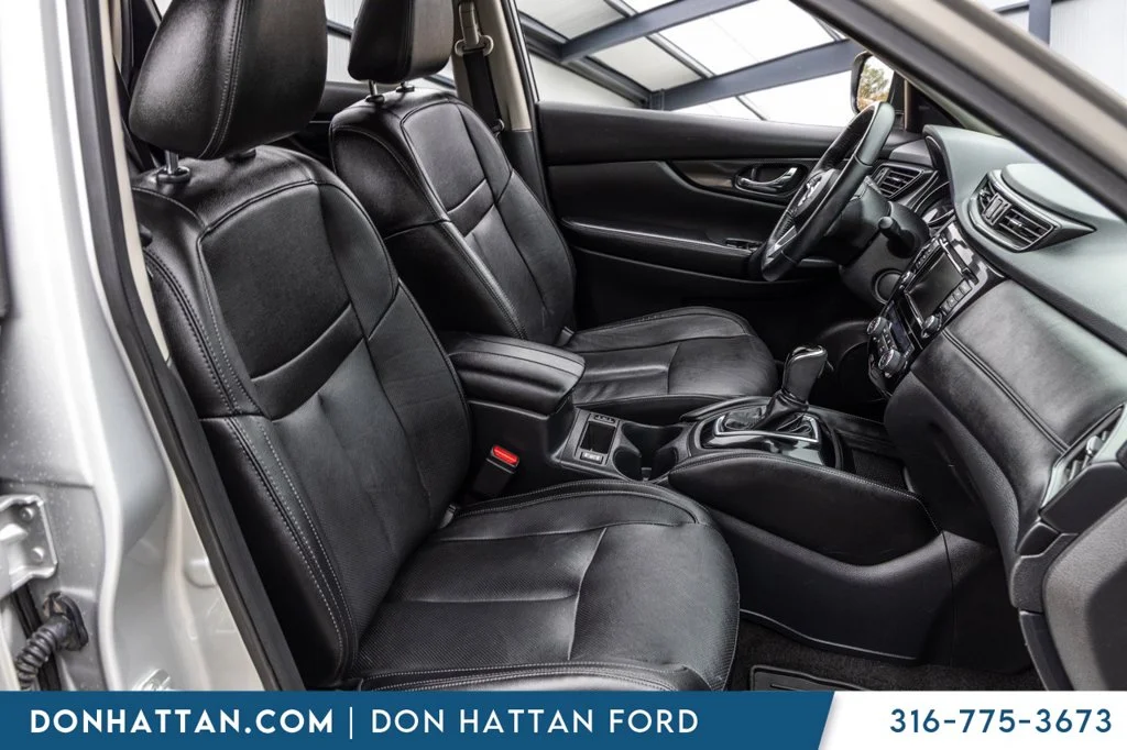 Used 2018 Silver Nissan SL image 20